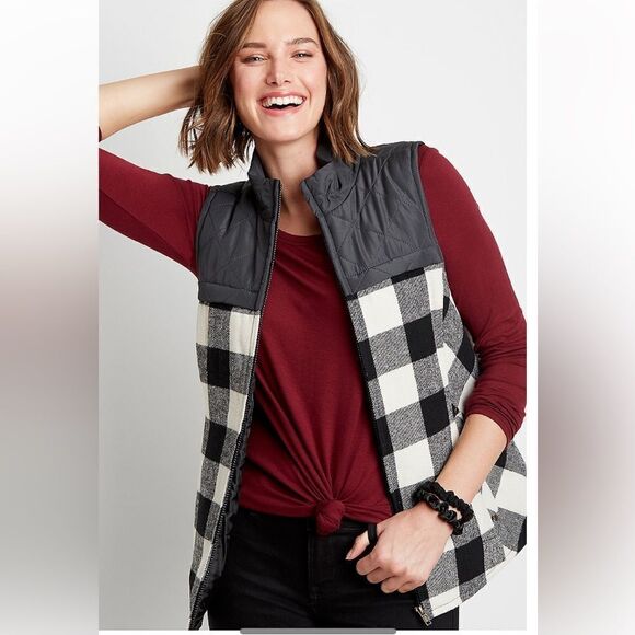 Maurices Wm’s Sz 4 Black Buffalo Plaid Soft Quilted Flannel Puffer Zip Up Vest - Picture 2 of 5